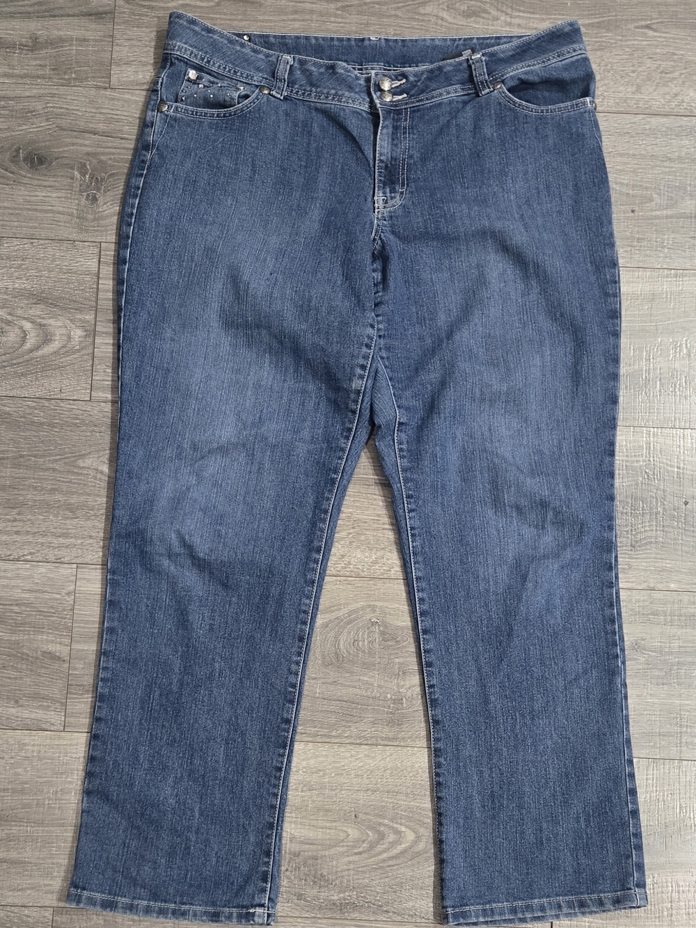 Style & Co Premium women’s jeans in size 16. Medium/dark blue wash denim.